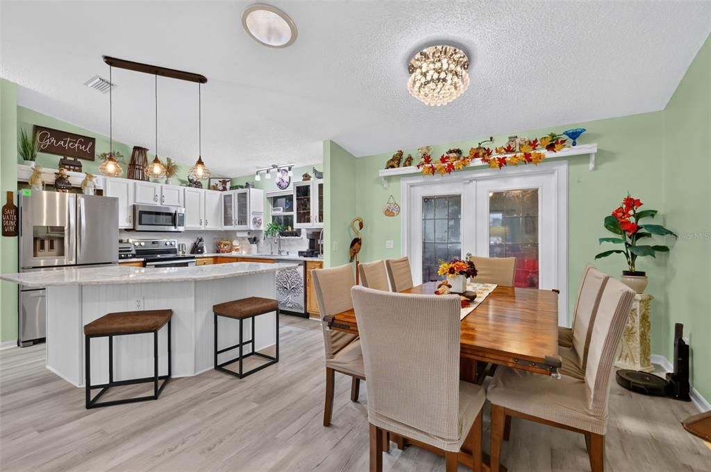 На продажу: $325,000 (3 спален, 2 ванн, 1392 Квадратных фут)