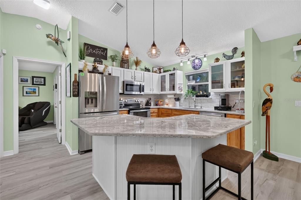 На продажу: $325,000 (3 спален, 2 ванн, 1392 Квадратных фут)