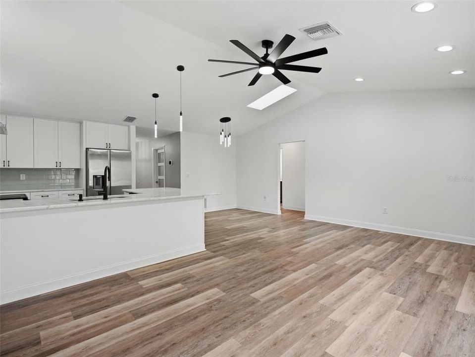 En Venta: $380,000 (3 camas, 2 baños, 1920 Pies cuadrados)