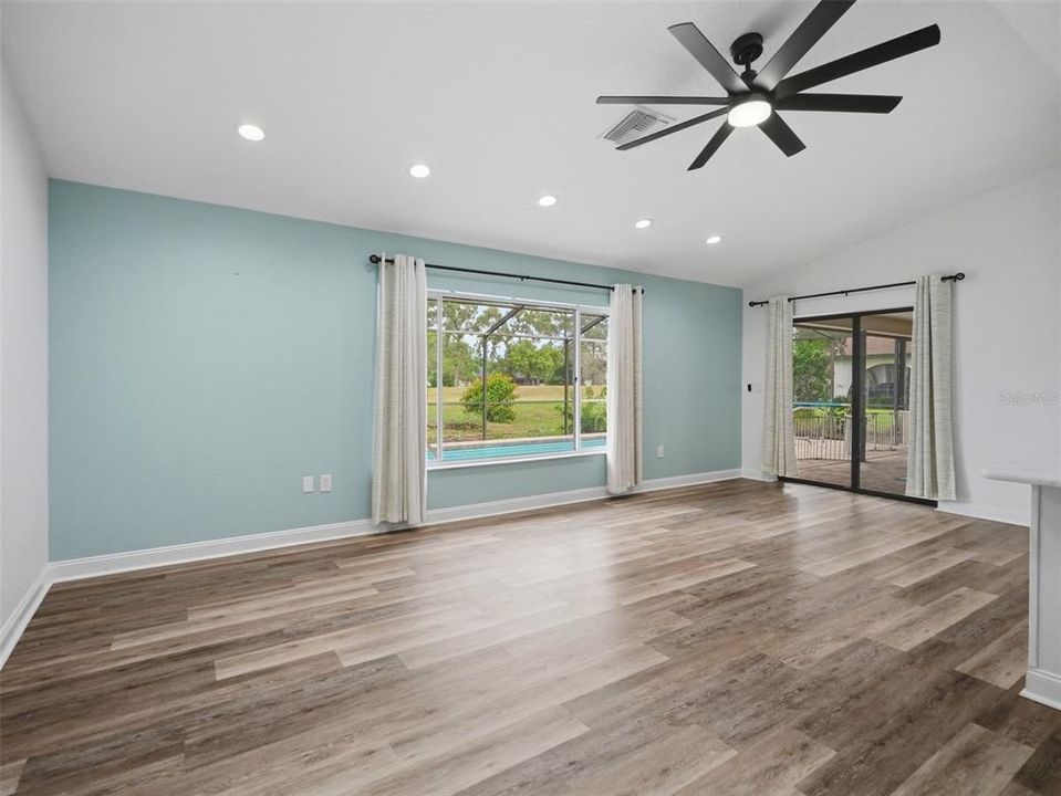 En Venta: $380,000 (3 camas, 2 baños, 1920 Pies cuadrados)