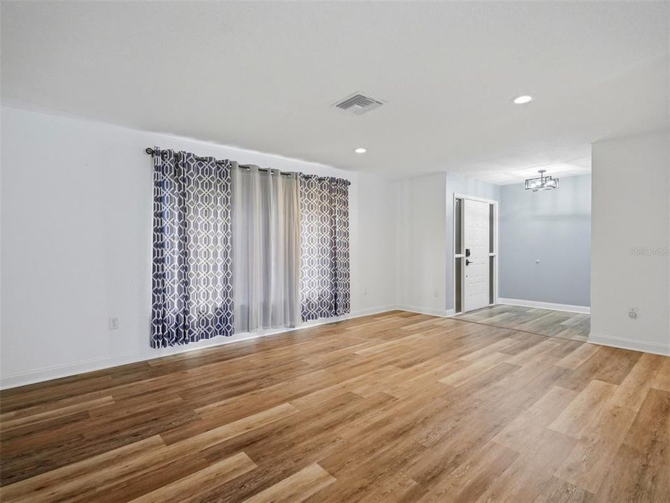 En Venta: $380,000 (3 camas, 2 baños, 1920 Pies cuadrados)