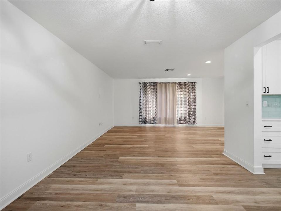En Venta: $380,000 (3 camas, 2 baños, 1920 Pies cuadrados)
