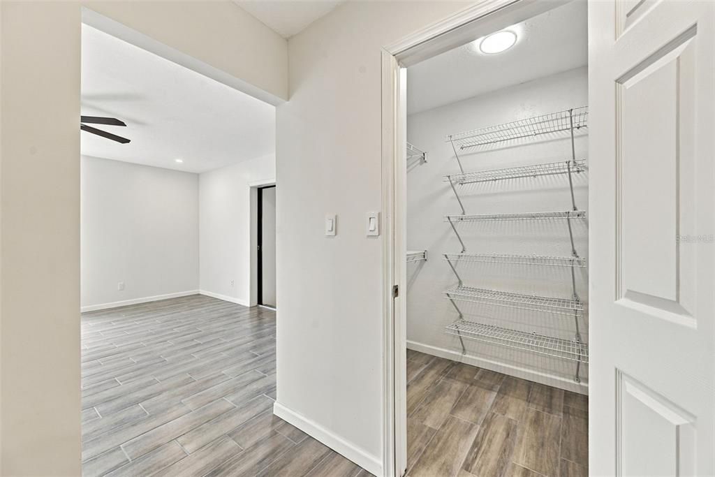 В аренду: $2,500 (4 спален, 2 ванн, 2523 Квадратных фут)