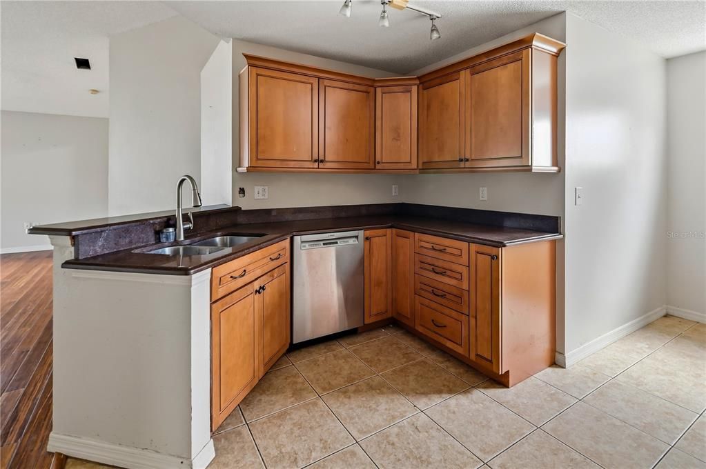 For Sale: $299,000 (3 beds, 2 baths, 1195 Square Feet)
