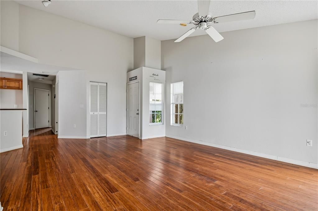 For Sale: $299,000 (3 beds, 2 baths, 1195 Square Feet)