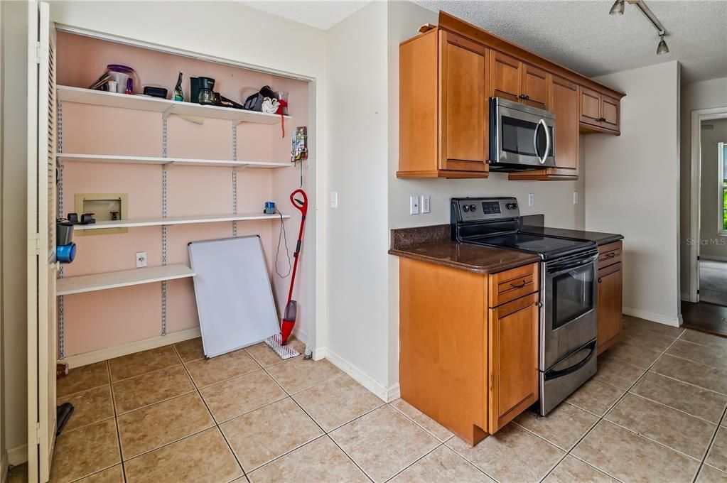 For Sale: $299,000 (3 beds, 2 baths, 1195 Square Feet)