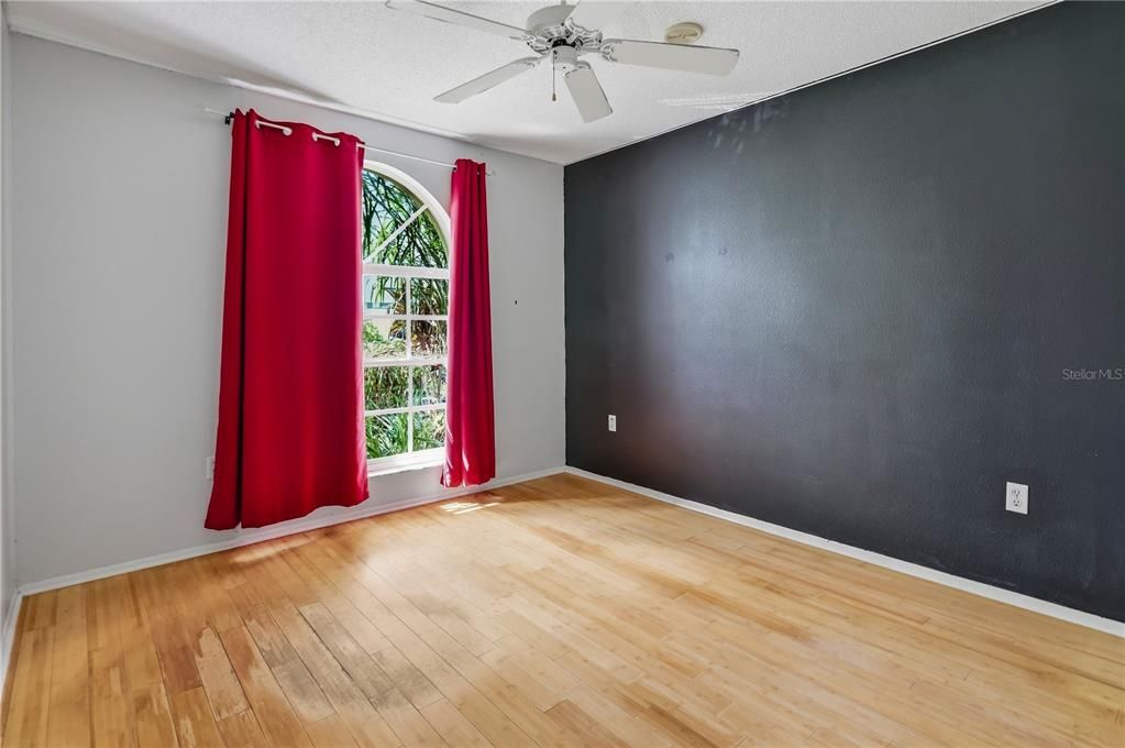For Sale: $299,000 (3 beds, 2 baths, 1195 Square Feet)