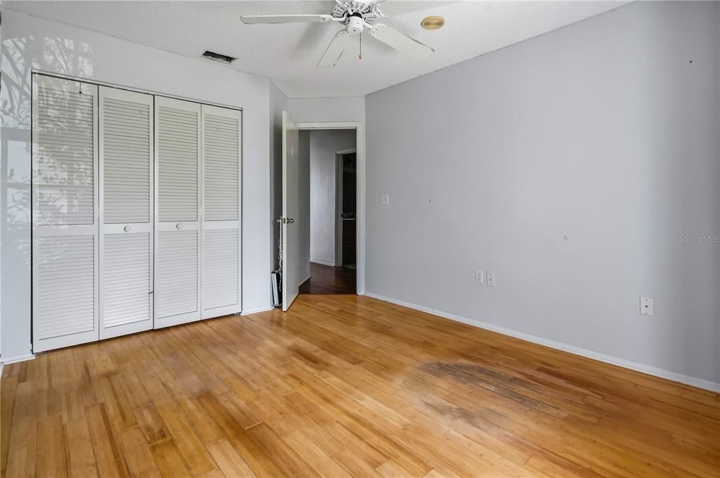 For Sale: $299,000 (3 beds, 2 baths, 1195 Square Feet)