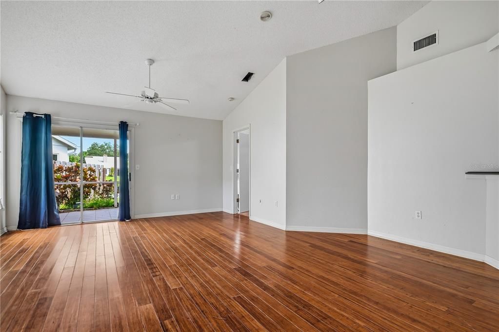 For Sale: $299,000 (3 beds, 2 baths, 1195 Square Feet)