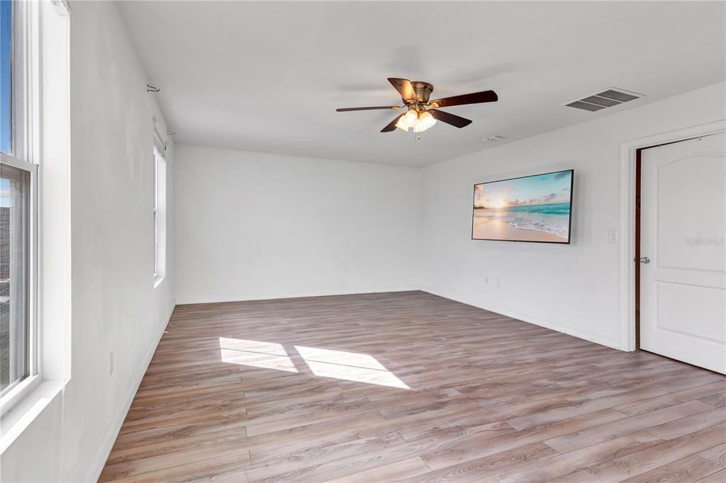 For Sale: $374,990 (4 beds, 2 baths, 2498 Square Feet)