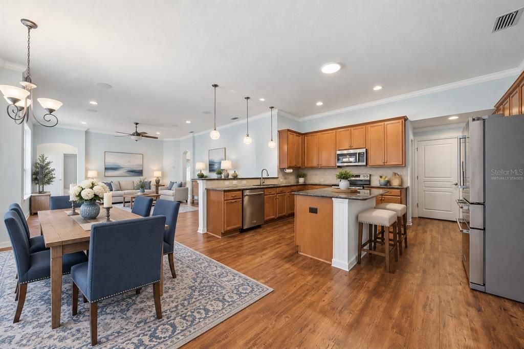 En Venta: $549,999 (3 camas, 3 baños, 2531 Pies cuadrados)