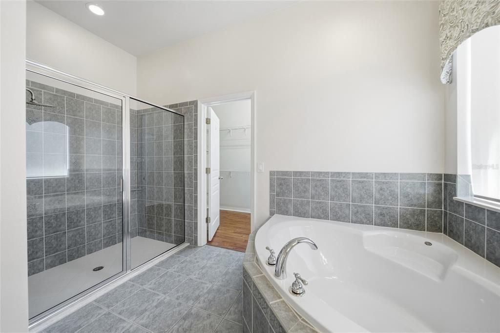 En Venta: $549,999 (3 camas, 3 baños, 2531 Pies cuadrados)