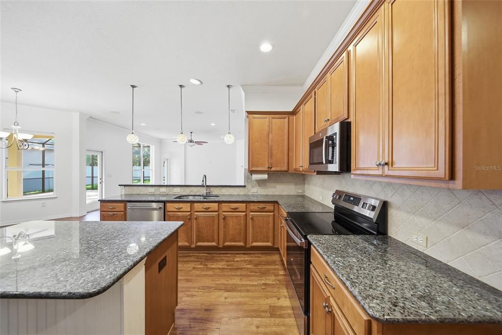 En Venta: $549,999 (3 camas, 3 baños, 2531 Pies cuadrados)