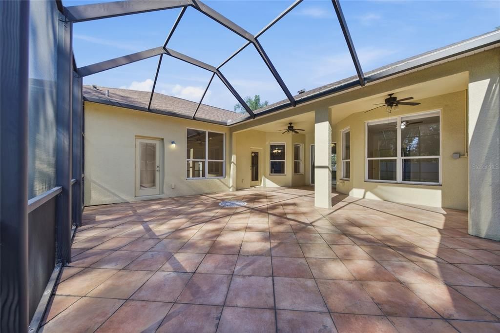 En Venta: $549,999 (3 camas, 3 baños, 2531 Pies cuadrados)