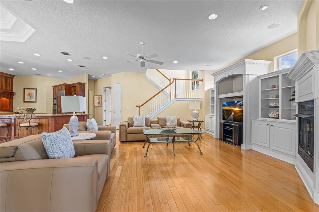 En Venta: $1,375,000 (4 camas, 4 baños, 4342 Pies cuadrados)