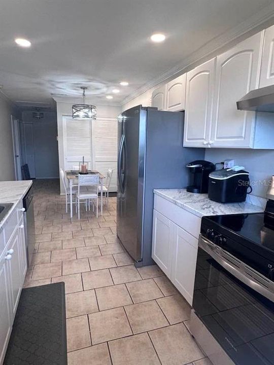 For Sale: $147,500 (2 beds, 2 baths, 888 Square Feet)