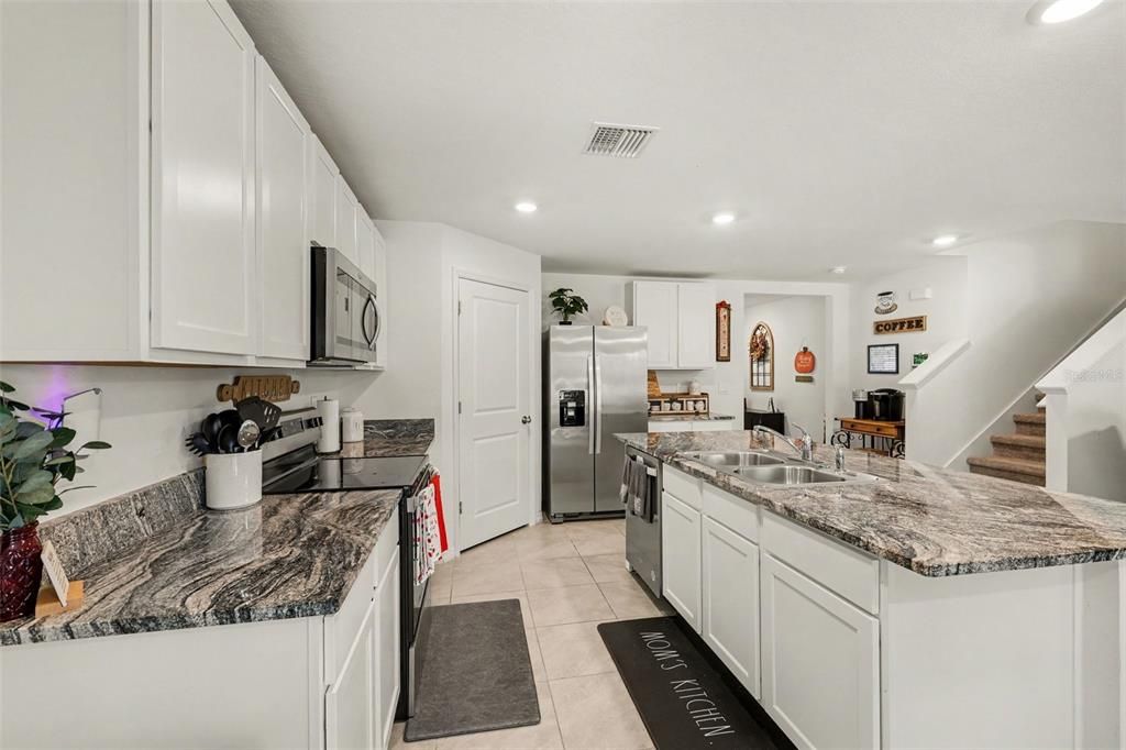 En Venta: $385,000 (5 camas, 3 baños, 2604 Pies cuadrados)