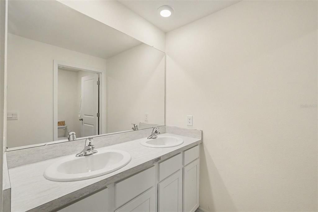 En Venta: $385,000 (5 camas, 3 baños, 2604 Pies cuadrados)