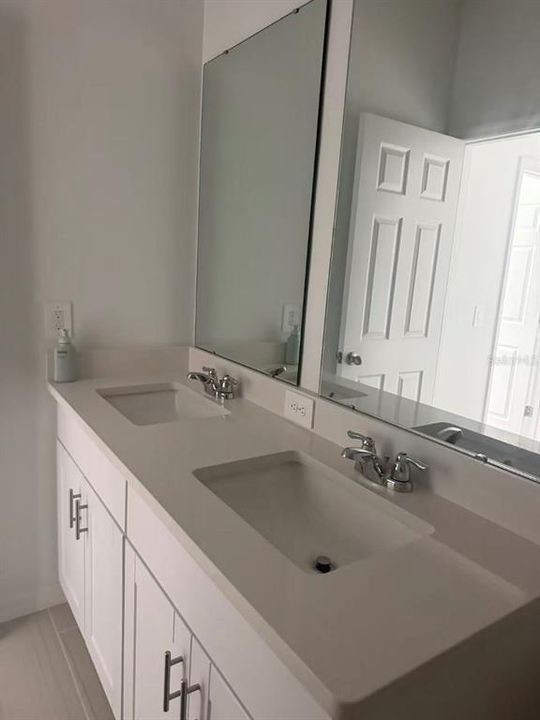 В аренду: $2,400 (4 спален, 2 ванн, 2109 Квадратных фут)