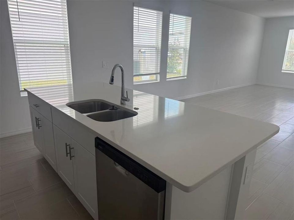 В аренду: $2,400 (4 спален, 2 ванн, 2109 Квадратных фут)