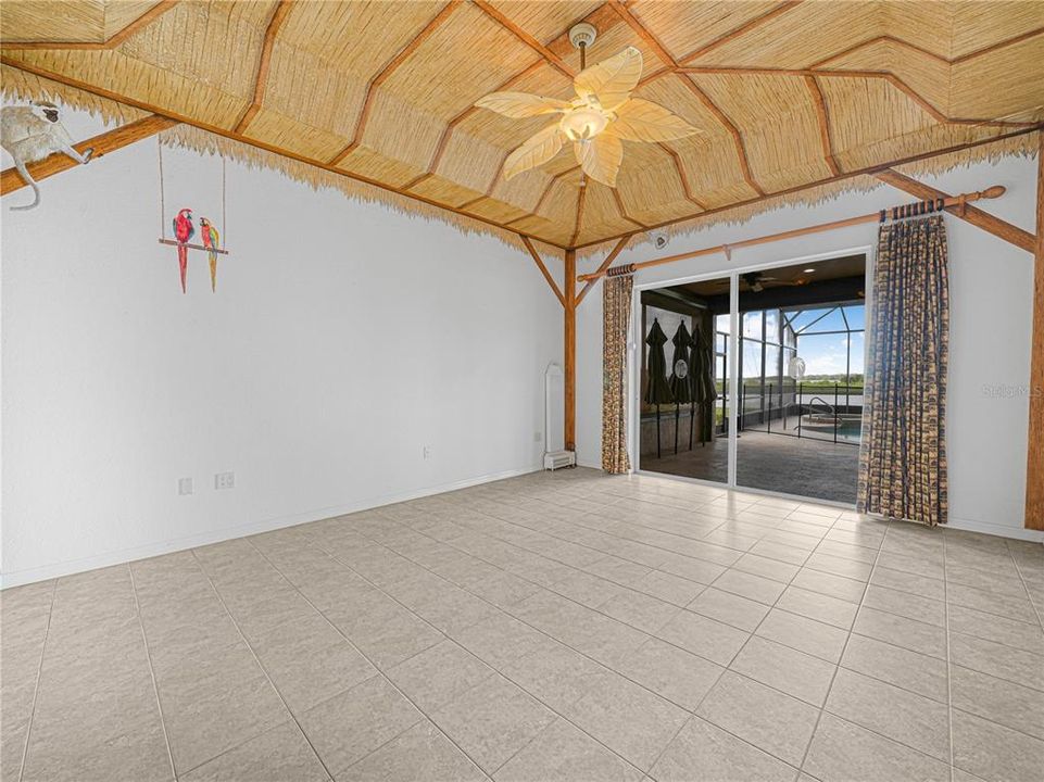 Activo con contrato: $599,000 (3 camas, 2 baños, 2330 Pies cuadrados)