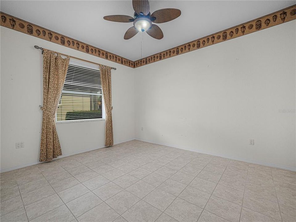 Activo con contrato: $599,000 (3 camas, 2 baños, 2330 Pies cuadrados)