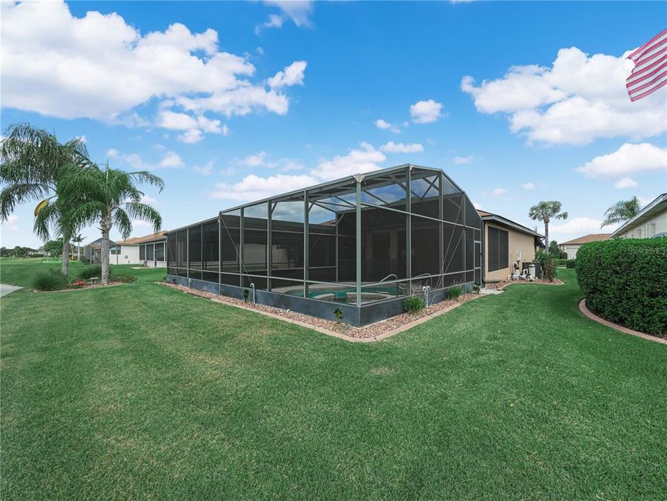 Activo con contrato: $599,000 (3 camas, 2 baños, 2330 Pies cuadrados)