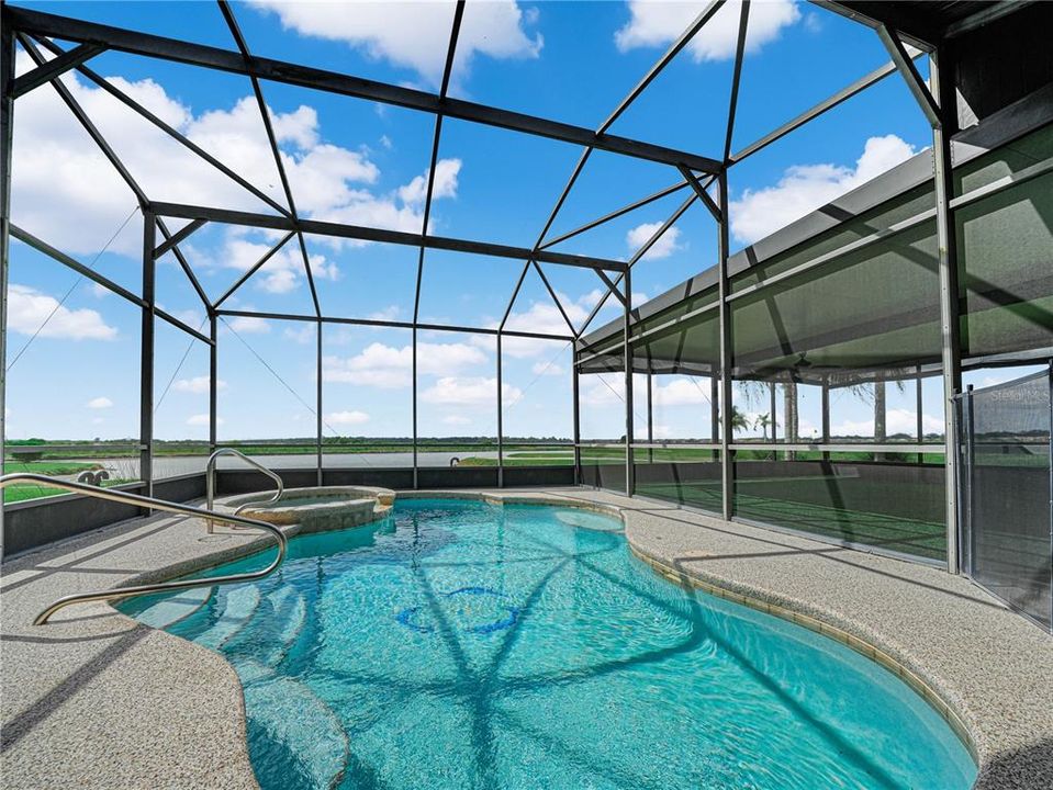 Activo con contrato: $599,000 (3 camas, 2 baños, 2330 Pies cuadrados)