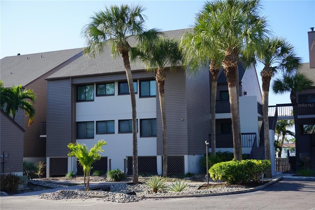 For Rent: $4,700 (3 beds, 3 baths, 1775 Square Feet)