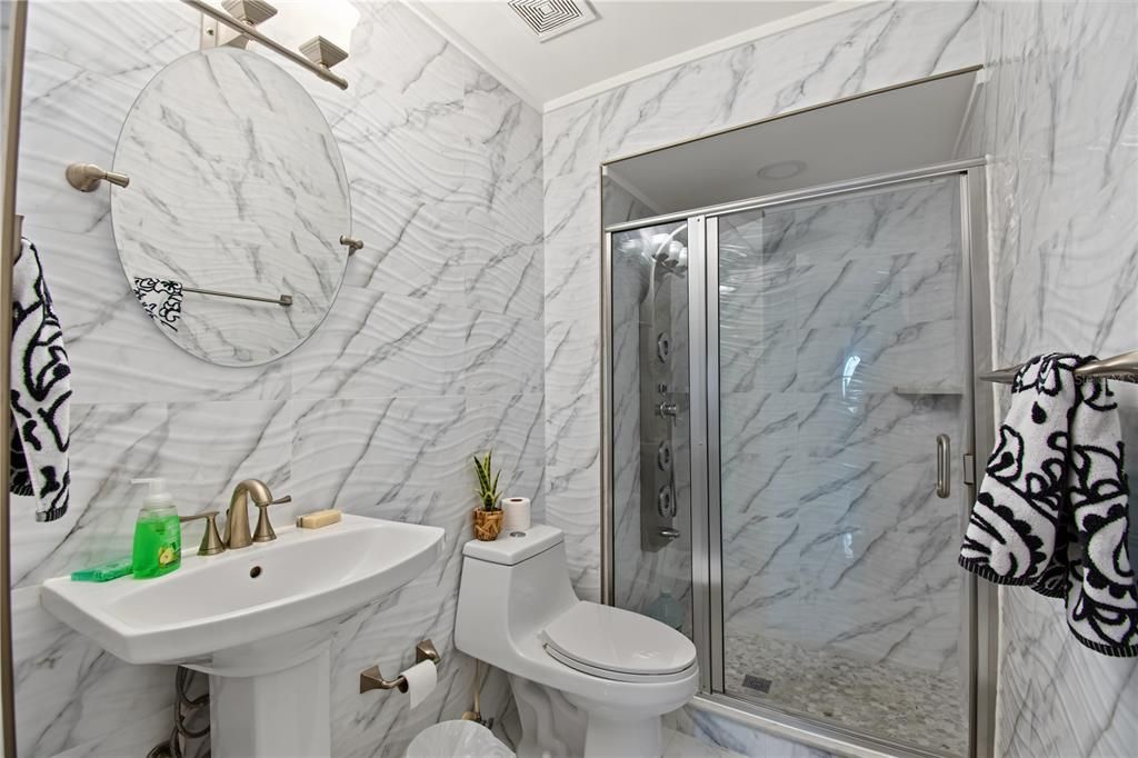 На продажу: $134,900 (1 спален, 2 ванн, 828 Квадратных фут)