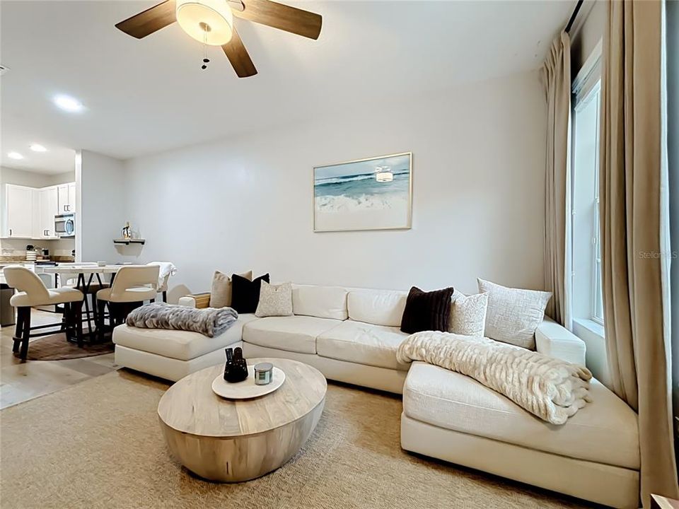 For Sale: $330,000 (2 beds, 2 baths, 1077 Square Feet)