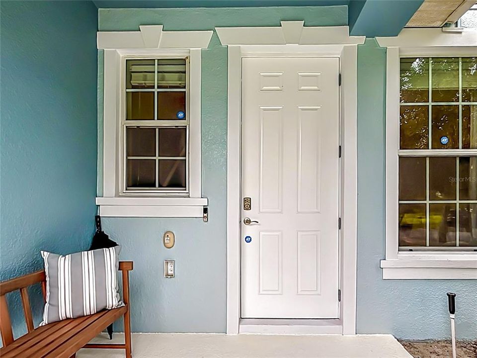 For Sale: $330,000 (2 beds, 2 baths, 1077 Square Feet)