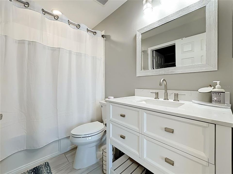For Sale: $330,000 (2 beds, 2 baths, 1077 Square Feet)