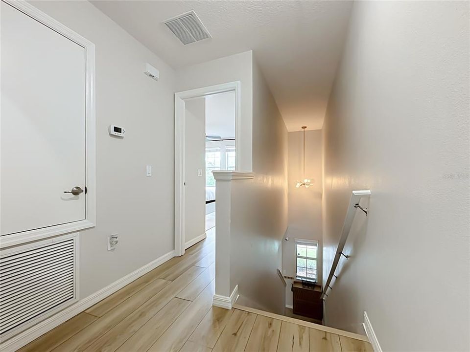 For Sale: $330,000 (2 beds, 2 baths, 1077 Square Feet)