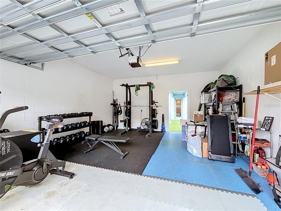 For Sale: $330,000 (2 beds, 2 baths, 1077 Square Feet)
