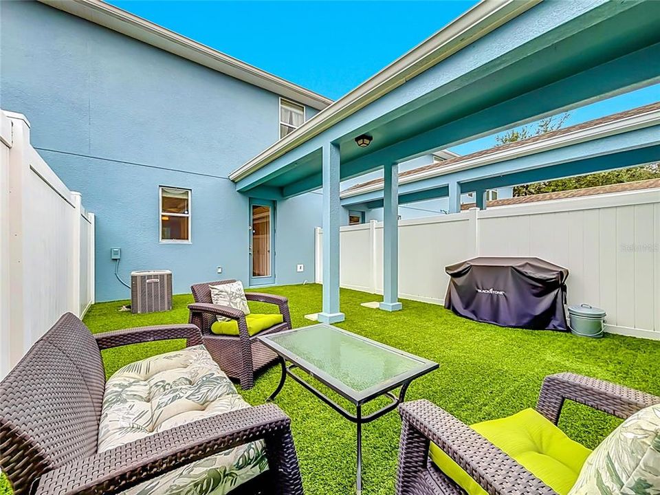 For Sale: $330,000 (2 beds, 2 baths, 1077 Square Feet)