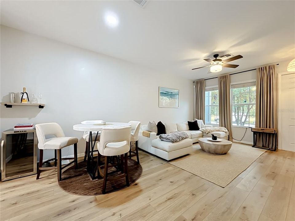 For Sale: $330,000 (2 beds, 2 baths, 1077 Square Feet)
