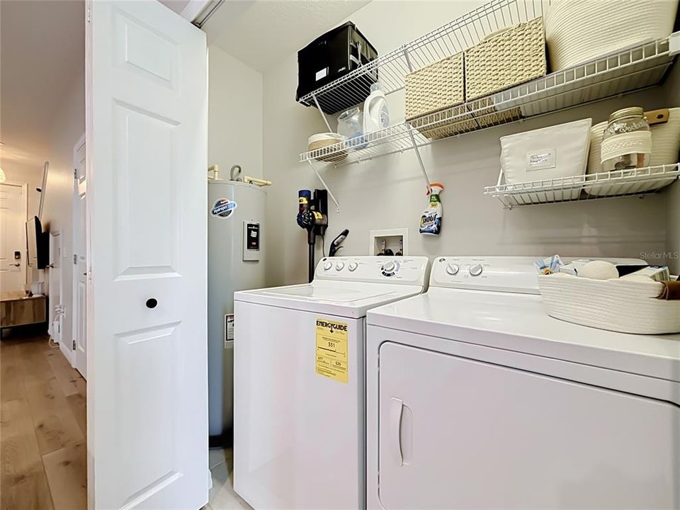For Sale: $330,000 (2 beds, 2 baths, 1077 Square Feet)