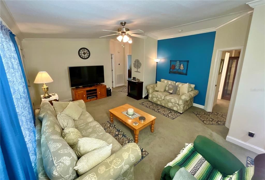 For Sale: $239,900 (3 beds, 2 baths, 1296 Square Feet)