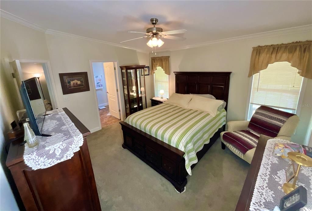 For Sale: $239,900 (3 beds, 2 baths, 1296 Square Feet)