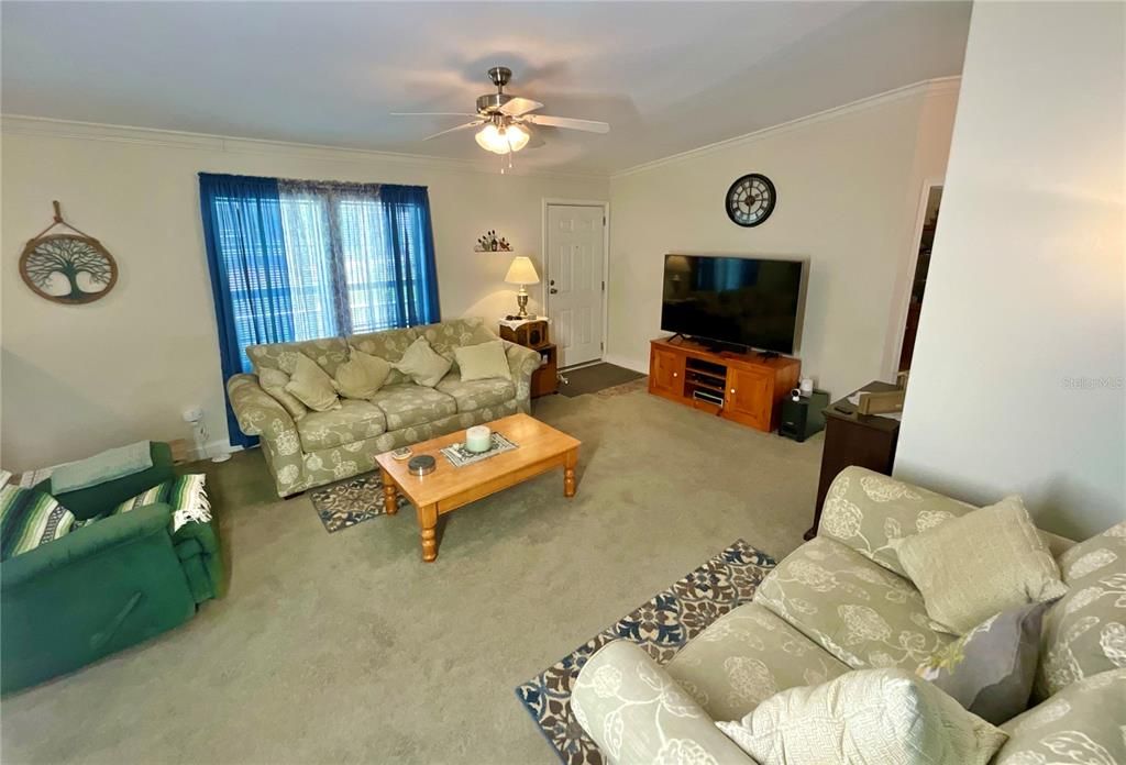 For Sale: $239,900 (3 beds, 2 baths, 1296 Square Feet)