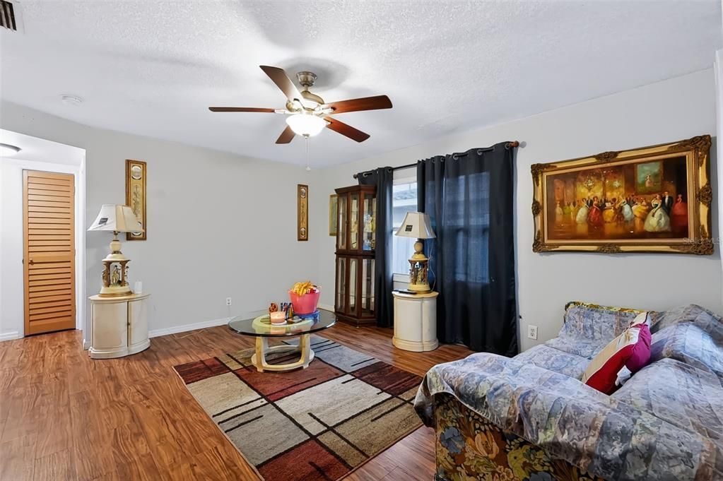 Activo con contrato: $225,000 (2 camas, 1 baños, 720 Pies cuadrados)