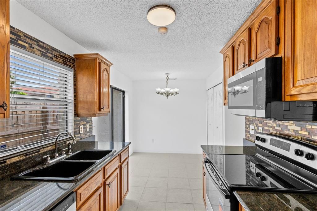 For Sale: $192,500 (2 beds, 1 baths, 1032 Square Feet)