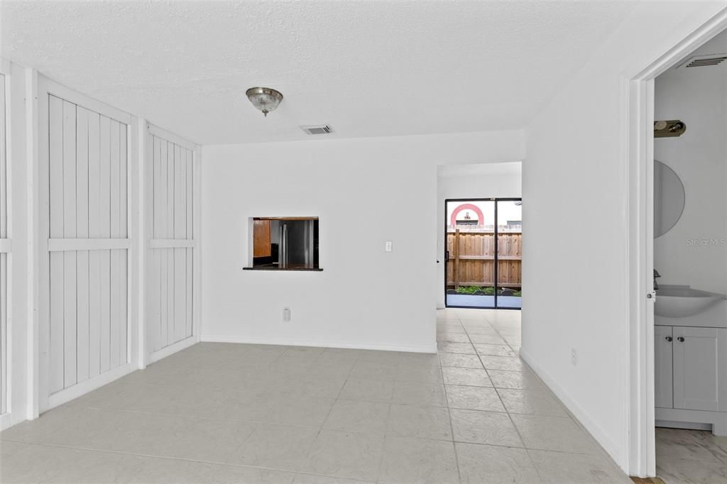 For Sale: $192,500 (2 beds, 1 baths, 1032 Square Feet)