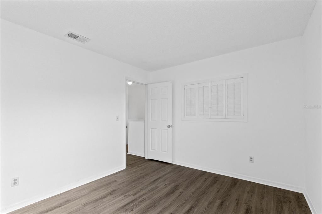 For Sale: $192,500 (2 beds, 1 baths, 1032 Square Feet)