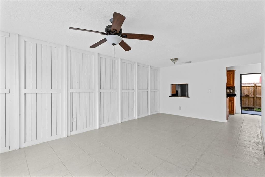For Sale: $192,500 (2 beds, 1 baths, 1032 Square Feet)