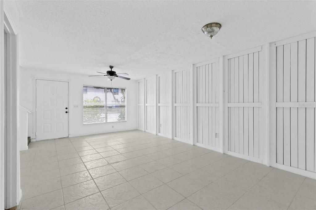 For Sale: $192,500 (2 beds, 1 baths, 1032 Square Feet)