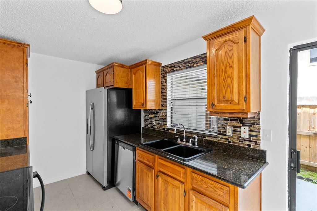 For Sale: $192,500 (2 beds, 1 baths, 1032 Square Feet)