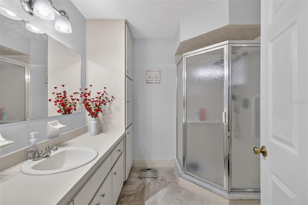 На продажу: $239,000 (2 спален, 2 ванн, 1248 Квадратных фут)