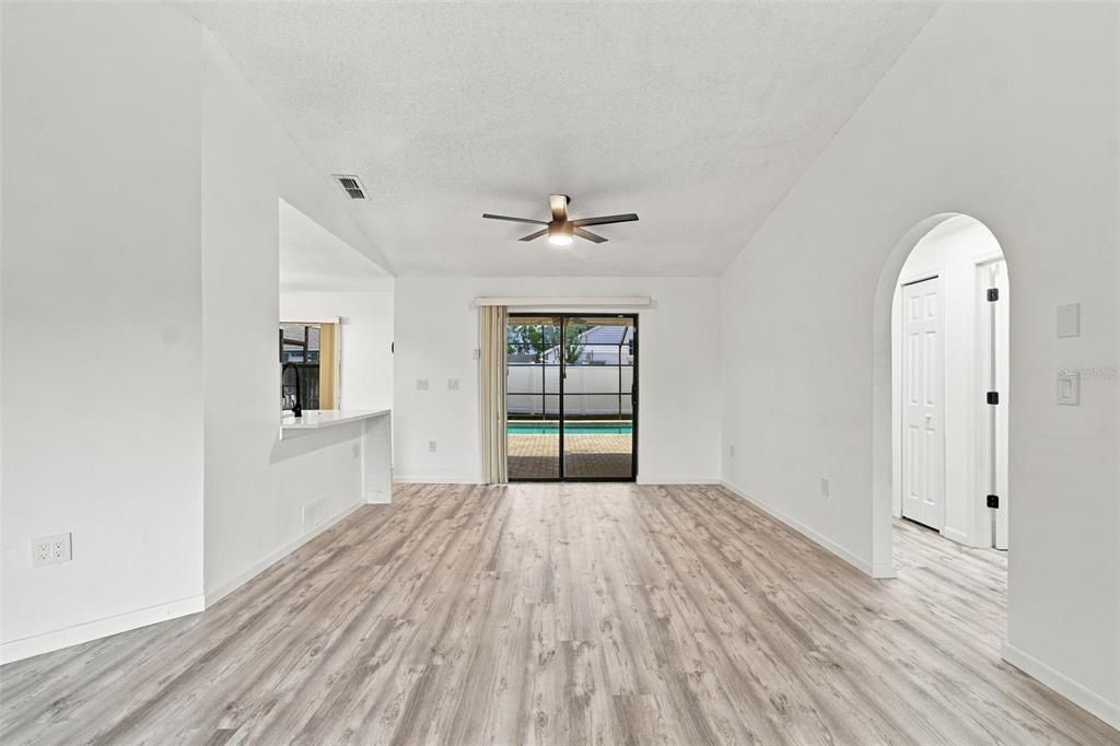 En Venta: $347,999 (3 camas, 2 baños, 1670 Pies cuadrados)